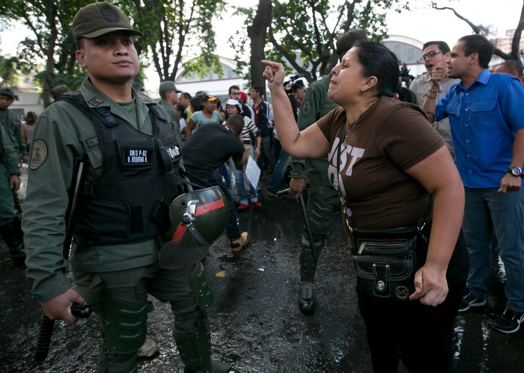 Venezuela Arrests 3 Opponents Amid Threat of Crackdown