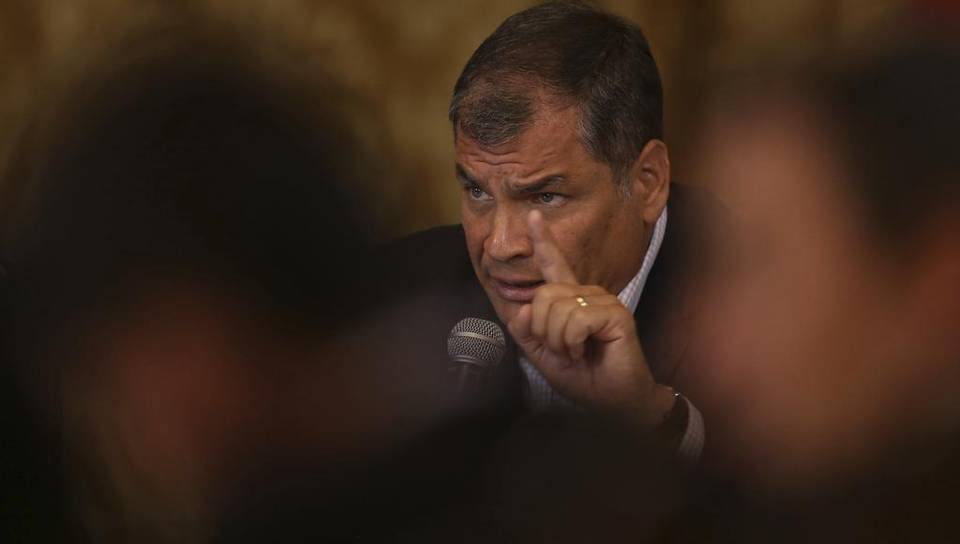 Correa cesa a jefe del Ejército tras hacer observaciones sobre las elecciones