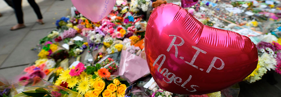 Citizens, politicians pay tribute to victims of Manchester Arena attack