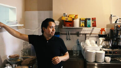 Latinos en EEUU: ¿por qué muchos trabajan en restaurantes?