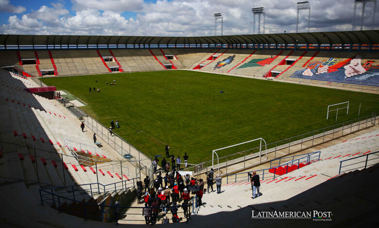 Funcionarios de la Alcaldía de El Alto y periodistas realizan una inspección Estadio Municipal de Villa Ingenio