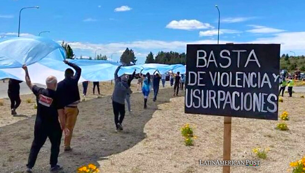 Justicia argentina ordena desalojo de tierras militares ocupadas ilegalmente en Bariloche