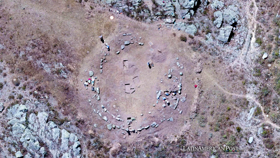 Revelando el pasado: el descubrimiento de una plaza de 5.000 años de antigüedad en Perú se alinea con la era de las pirámides de Giza y Stonehenge