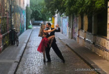Cuple dancing tango