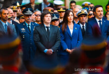 El presidente de Argentina, Javier Milei (c-i) acompañado de la vicepresidenta Victoria Villarruel