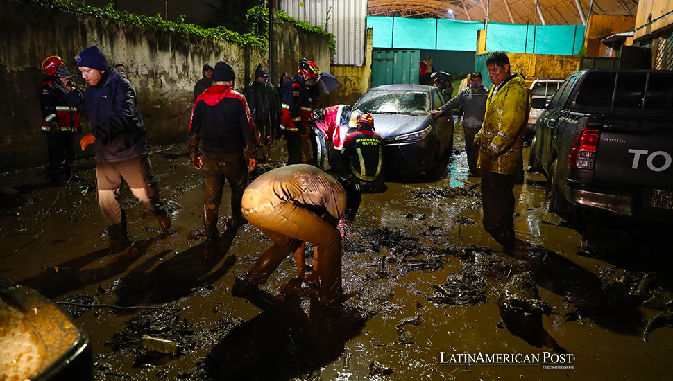 Quito ecuatoriano supera crisis de deslizamiento de lodo