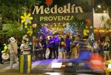Fotografía de la calle Provenza en el sector de El Poblado, el 5 de abril de 2024, en Medellín (Colombia).