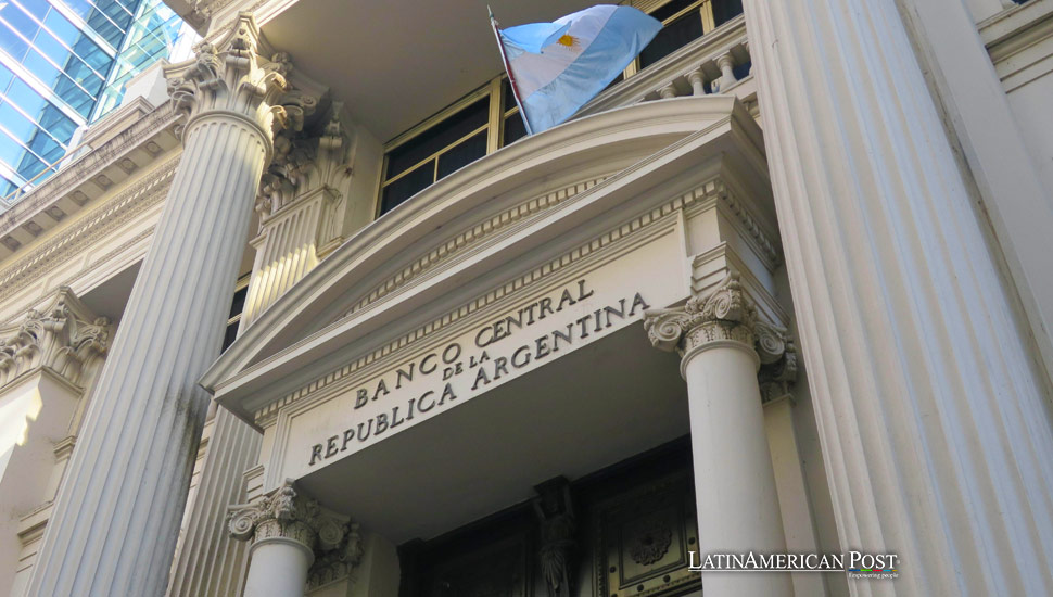 Banco Central argentino baja tasa de referencia al 70%