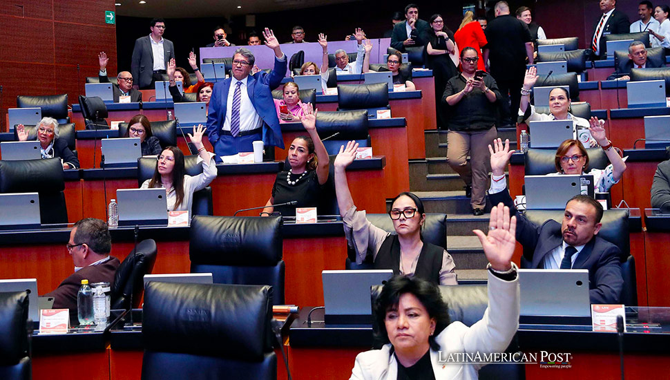 Fotografía cedida este miércoles por el Senado de la República durante una sesión ordinaria en la Ciudad de México (México).