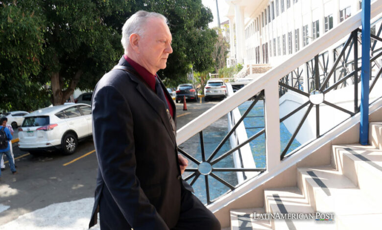 El abogado, Jürgen Mossack, llega a una audiencia este lunes en Ciudad de Panamá (Panamá).