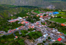 Fotografía aérea de la población de Perucho (Ecuador).