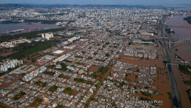 Fotografía aérea tomada con dron que muestra la inundación, en la ciudad de Porto Alegre (Brasil).