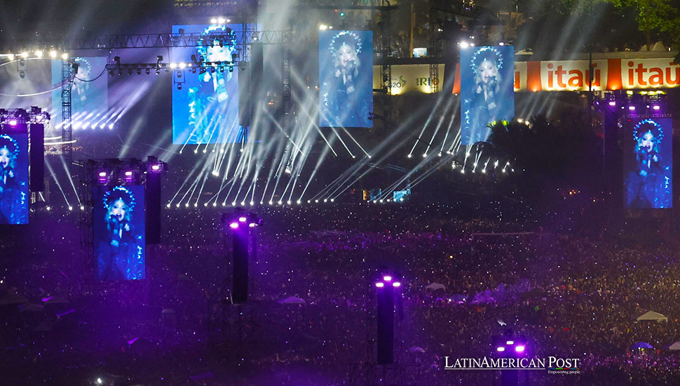 Miles de personas asisten a un concierto gratuito de la cantante Madonna