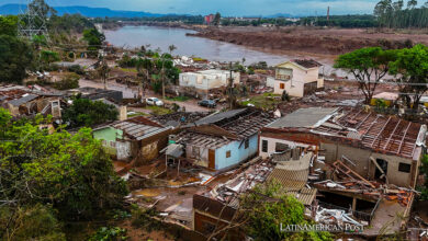 Fotografía aérea tomada con un dron que muestra las casas destruidas tras la inundación causada por el desbordamiento del río Taquari este miércoles, en la ciudad de Lajeado, en el estado de Rio Grande do Sul en el sur de Brasil.