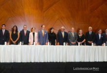El presidente de Panamá, (C8) posa con los funcionarios que harán parte de su gabinete este jueves, en Ciudad de Panamá (Panamá).
