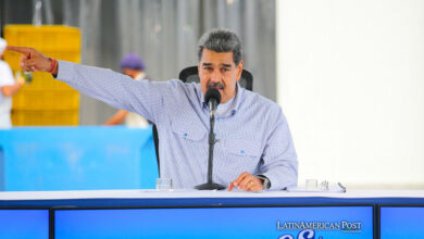 Fotografía cedida por el Palacio de Miraflores donde aparece el presidente de Venezuela, Nicolás Maduro