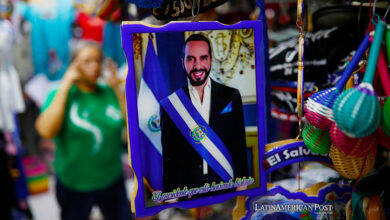 Bukele de El Salvador comienza polémico segundo mandato en medio de gran popularidad