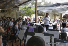 La orquesta sinfónica nacional de Colombia participa de la conmemoración de los 22 años de la masacre de Bojayá este jueves, en Bojayá municipio del departamento del Chocó (Colombia)