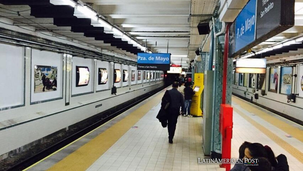 El aumento de las tarifas del metro de Buenos Aires refleja la profundización de la crisis económica de Argentina