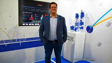 Elías Zamora, director de Datos del Sevilla FC posa en el Stand de IBM del evento tecnológico internacional Digital Enterprise Show (DES)