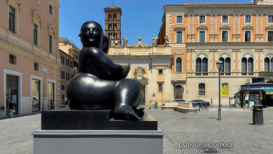 El arte monumental del colombiano Fernando Botero encanta a Roma en una exposición histórica