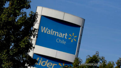 Trabajadores de Walmart Chile hacen huelga por negociaciones contractuales fallidas