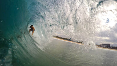 Científicos y atletas defienden el paraíso del surf en México de los daños al desarrollo económico