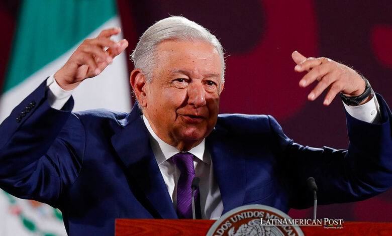 El presidente de México, Andrés Manuel López Obrador, habla durante su conferencia de prensa matutina este lunes, en el Palacio Nacional de la Ciudad de México (México).