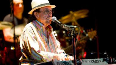 Fotografía de archivo del 7 de julio de 2011 del pianista y productor musical brasileño Sergio Mendes en un concierto en Budapest (Hungría).