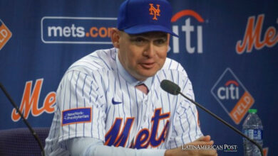 El venezolano Carlos Mendoza lidera a los Mets al éxito en el béisbol