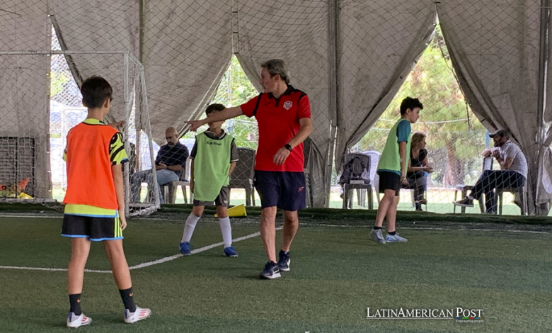 Fútbol en Medio de la Guerra: La Dedicación de un Entrenador Español en Líbano