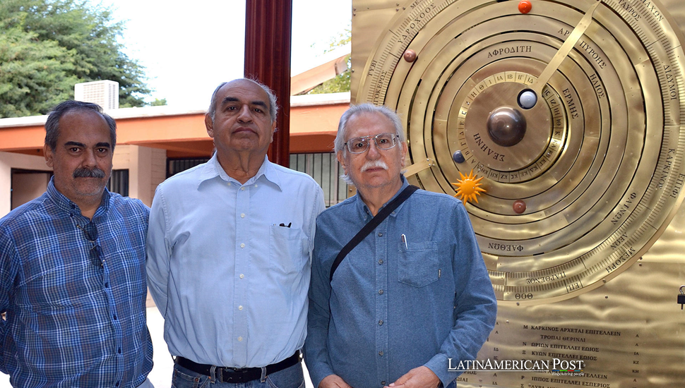 Científicos Mexicanos Recrean la Computadora Mecánica Más Antigua de la Humanidad