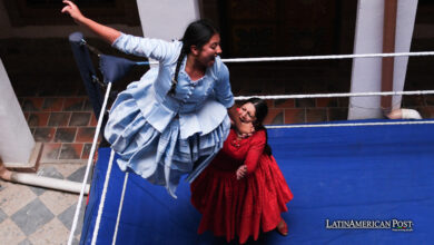 La Cultura Boliviana Brilla con las Cholitas Luchadoras y el Arte