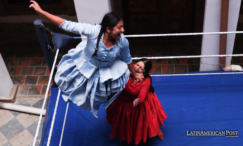 La Cultura Boliviana Brilla con las Cholitas Luchadoras y el Arte