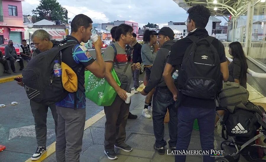 Comunidades indígenas mexicanas ayudan a migrantes con dificultades lejos de la frontera de EE. UU.