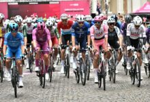 El ecuatoriano Carapaz inspira a su país mientras los velocistas brillan en la duodécima etapa del Giro