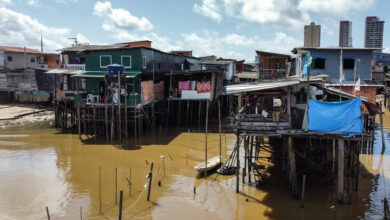 Favela golpeada combate el “racismo ambiental” mientras Brasil se prepara para la COP30