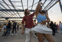 Las noches del Hudson brillan con fuerza mientras Sunset Salsa convierte Nueva York en una pista de baile latina