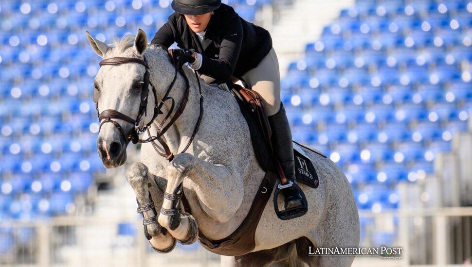 Prodigio ecuestre peruana convierte las orejeras para caballos en salvavidas para mujeres andinas