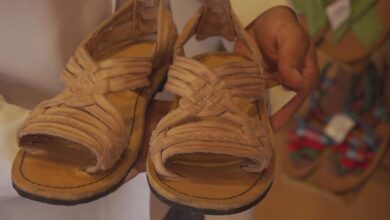 De Oaxaca a Perú, artesanos exigen respeto tras la disculpa de Adidas