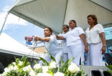 En un cementerio colombiano, antiguos enemigos desentierran los huesos de la paz