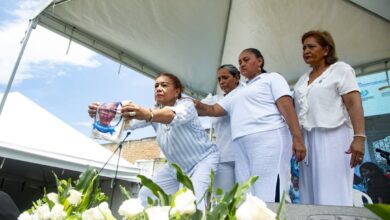 En un cementerio colombiano, antiguos enemigos desentierran los huesos de la paz