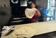 Una tortillería que se negó a desaparecer: el alma hispana del Barrio Anita en Tucson