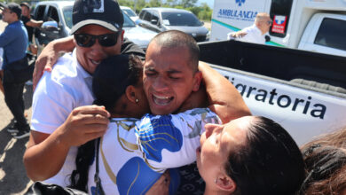 Tears on the Bridge: Seventeen Colombians Walk Home from Venezuelan Prisons Tears on the Bridge: Seventeen Colombians Walk Home from Venezuelan Prisons