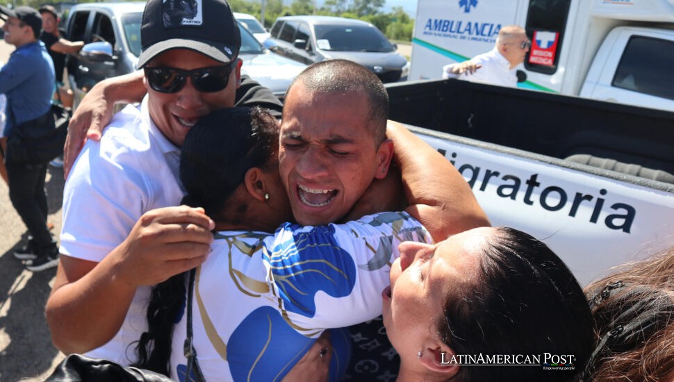Tears on the Bridge: Seventeen Colombians Walk Home from Venezuelan Prisons Tears on the Bridge: Seventeen Colombians Walk Home from Venezuelan Prisons