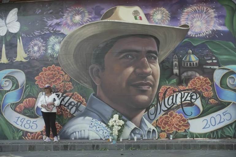 México llora a alcaldes asesinados mientras los cárteles atacan el eslabón más débil de la democracia México llora a alcaldes asesinados mientras los cárteles atacan el eslabón más débil de la democracia