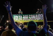 Brasil bailó y rezó mientras Bolsonaro enfrentaba los muros de la prisión esa noche