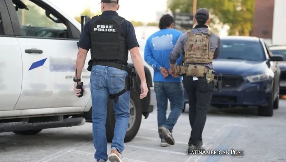 Immigration Raids Reshape Latino Shopping Streets, and Push Consumers Online