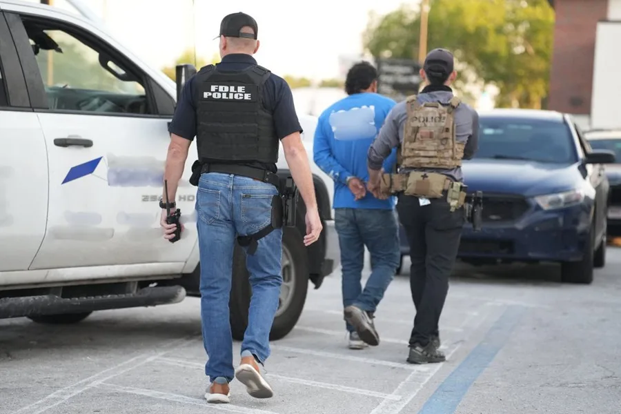 Immigration Raids Reshape Latino Shopping Streets, and Push Consumers Online