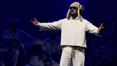 El puertorriqueño Bad Bunny ayuda a México a arreglar la puerta rota de Ticketmaster